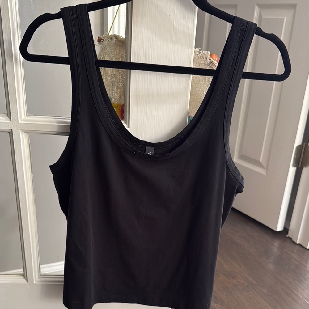 Vuori Black Scoop Neck Sleeveless Tank Top